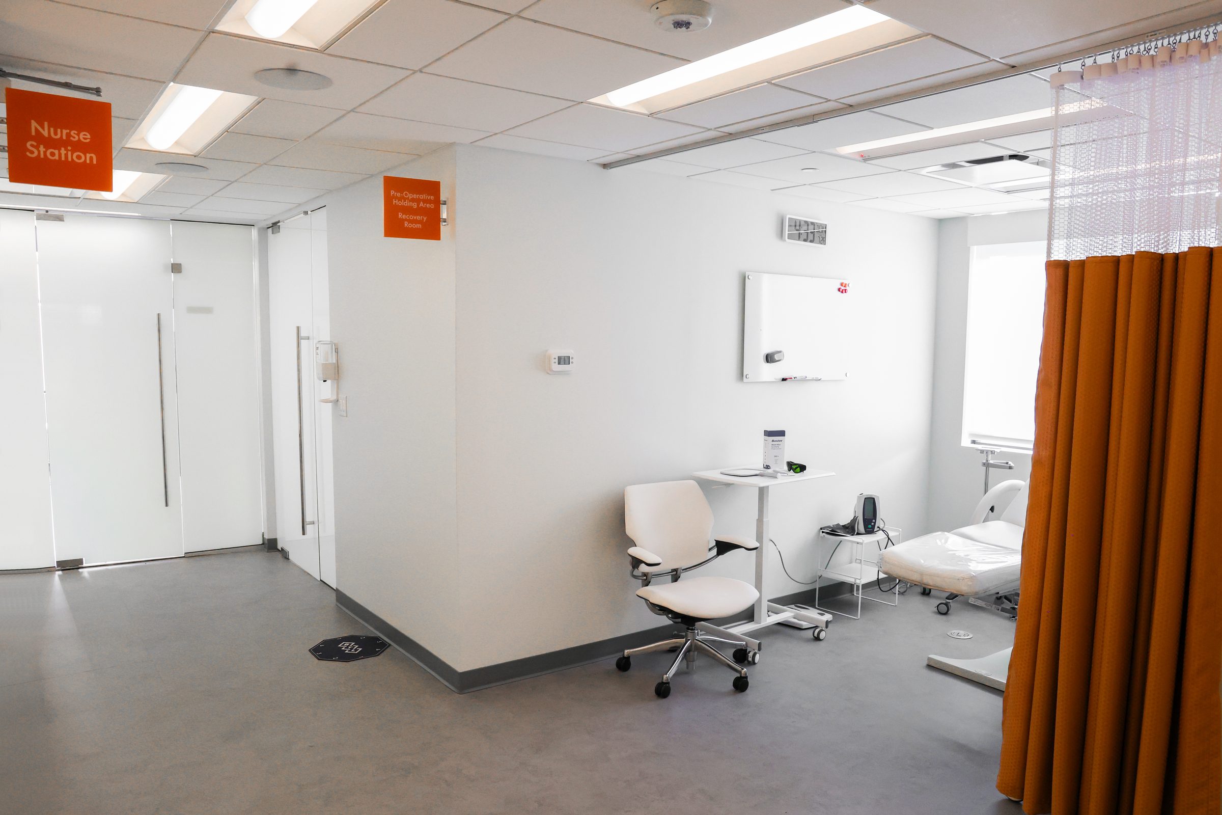 Capital Surgical Center recovery bay and nurse station